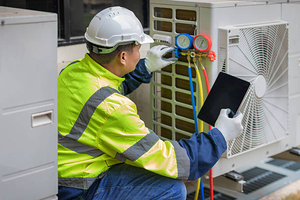 Professional Ac Installation technician working in Hallsboro, NC